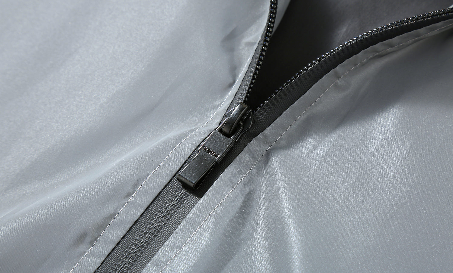 Chromashift Reflective Windbreaker – Daily Wear, Night Runs, Rides & Color-Shifting